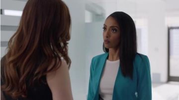 Green Open Front Blaz­er worn by Kelly Olsen (Azie Tesfai) in Supergirl Season 5 Episode 18