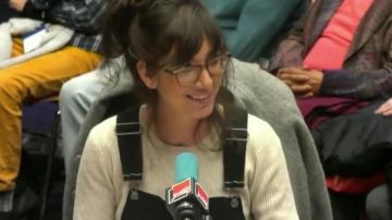 The jumpsuit, with black Nora Hamzawi in the video Change the life - The Funny Mood Of Nora Hamzawi