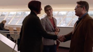 Carreaux Plaid Blazer porté par Kara Danvers (Melissa Benoist) dans Supergirl Saison 5 Épisode 18