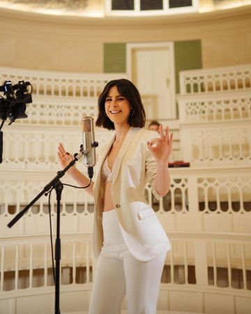 Chaqueta Blazer one button usada por Lena Meyer-Landrut en su cuenta de Instagram @lenameyerlandrut