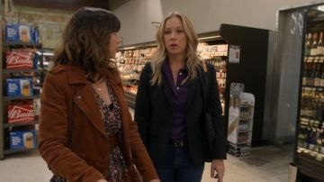 Quilted Tote Bag worn by Jen Harding (Christina Applegate) in Dead to Me Season 2 Episode 5