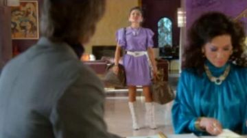 Blanc genou bottes portées par Amy Grove (Li Jun Li) dans lesquelles les Femmes Tuent (S01E04)