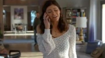 Blanc haut à manches longues portées par Jade (Alexandra Daddario) dans lesquelles les Femmes Tuent (S01E04)