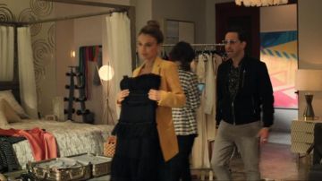 Alexis Dress held by Noa Hamilton (Nathalie Kelley) as seen in The Baker and the Beauty (S01E03)