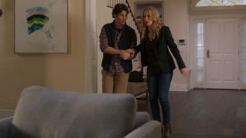 Blue Skinny Jeans worn by Jen Harding (Christina Applegate) in Dead to Me Season 2 Episode 5
