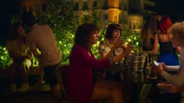 Étoile rose Blazer porté par Lola (Silma López) de Valeria Saison 1 Épisode 1