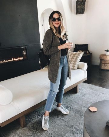 Prima Cigarette Jambe Culture de Ashley Robertson sur l'Instagram account @ashleyrobertson