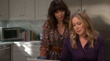 Gold Chain Necklace worn by Jen Harding (Christina Applegate) in Dead to Me Season 2 Episode 5