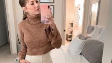 Brown, un Pull à col Roulé porté par AshLee Frazier dans Le Bachelor Saison de 24