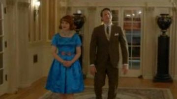 Manches courtes robe bleue portée par Beth Ann Stanton (Ginnifer Goodwin) dans lesquelles les Femmes Tuent (S01E04)