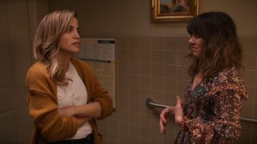 Chunky Wool & Cashmere Cardigan worn by Michelle  (Natalie Morales) in Dead to Me Season 2 Episode 5