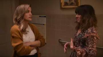 Chunky Wool & Cashmere Cardigan worn by Michelle  (Natalie Morales) in Dead to Me Season 2 Episode 5