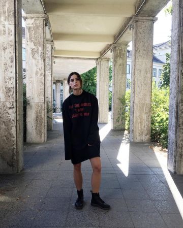 Dr Martens 1460 Mono Botas de 8 ojos en Negro usadas por Lena Meyer-Landrut en su cuenta de Instagram @lenameyerlandrut