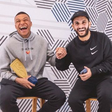 Le jogging Nike double Swoosh de Malik Bentalha sur son compte Instagram @malikbentalha
