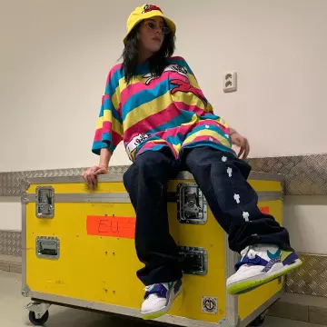 Le t-shirt arc en ciel de Billie Eilish sur son compte Instagram @billieeilish