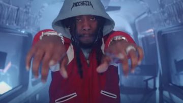 La veste rouge Visvim porté par Offset dans le clip Racks 2 Skinny des Migos