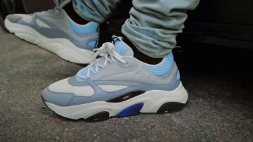 La paire de sneakers Dior B22 portée par Moneybagg Yo dans son clip Me Vs Me