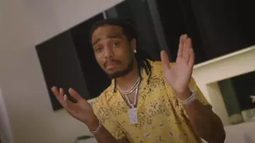 La chemise bandana jaune BoohooMAN porté par Quavo dans le clip Taco Tuesday des Migos