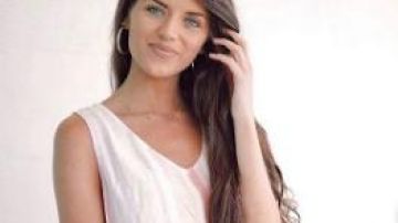 Rayé Peplum Top porté par Madison Prewett dans Le Bachelor Saison de 24