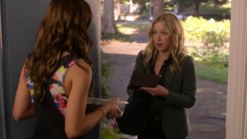 Green Blazerr worn by Jen Harding (Christina Applegate) in Dead to Me Season 2 Episode 6