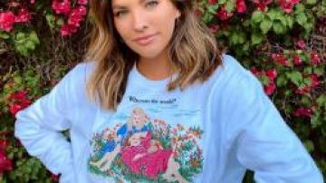 Sudadera de estampado blanco usada por Rebecca Tilley en The Bachelor Temporada 24