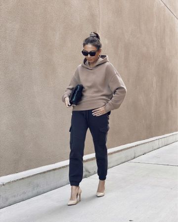 Jogging Avec des Poches sur les Jambes des Emmy sur l'Instagram account @emmyinstyle
