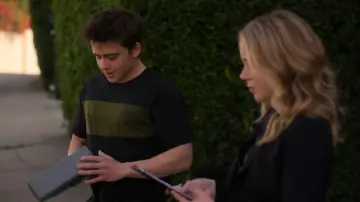 Short Sleeve T-Shirt worn by Charlie Harding (Sam McCarthy) in Dead to Me Season 2 Episode 7