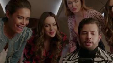 Vestido Blazer floral usado por Fallon Carrington (Elizabeth Gillies) en Dynasty Temporada 3 Episodio 20