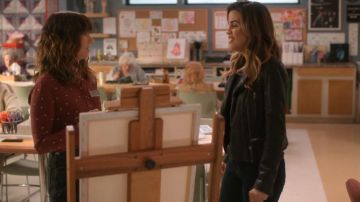 High Waist Ankle Skinny Jeans worn by Michelle (Natalie Morales) in Dead to Me Season 2 Episode 7