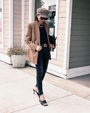 Blazer de doble pecho de Emmy en la cuenta de Instagram @emmyinstyle