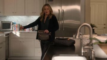 Quilted Zip Bag worn by Jen Harding (Christina Applegate) in Dead to Me Season 2 Episode 7
