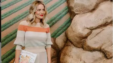 Col­or­block Stripe Knit Top worn by D.J. Tanner-Fuller (Candace Cameron-Bure) in Fuller House