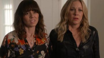 Chain Necklace worn by Jen Harding (Christina Applegate) in Dead to Me Season 2 Episode 7