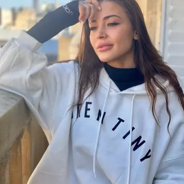 The sweatshirt hoody Brentiny white worn by Alix Desmoineaux on his account Instagram @alix_dmx 