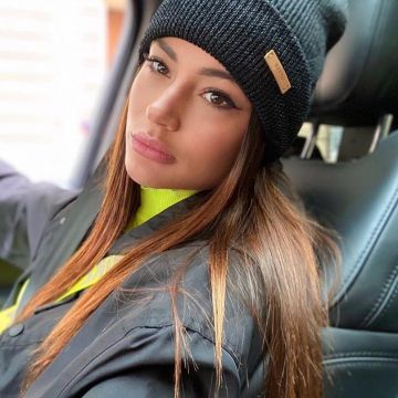 La sacoche Nike jaune fluo portée par Alix Desmoineaux sur son compte Instagram @alix_dmx 