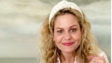 Ivoire Perle Noeud Bandeau porté par D. J. Tanner-Fuller (Candace Cameron Bure) en plus complète de la Maison