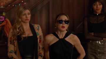 Satin Twist Top usado por Sara Lance (Caity Lotz) en DC's Legends of Tomorrow Temporada 5 Episodio 12