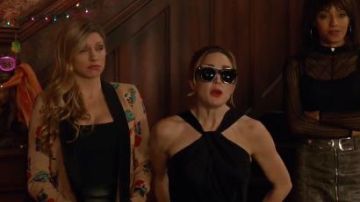 Gafas de sol Black Square usadas por Sara Lance (Caity Lotz) en DC's Legends of Tomorrow Temporada 5 Episodio 12