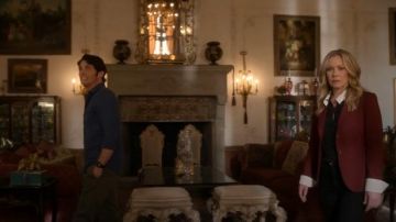 Red Blazer worn by Jen Harding (Christina Applegate) in Dead to Me Season 2 Episode 8