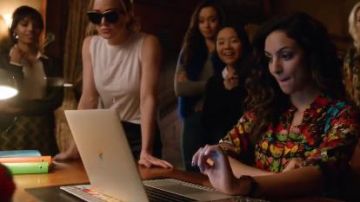 Flo­ral Blouse worn by Zari Tomaz (Tala Ashe) in DC's Legends of Tomorrow Season 5 Episode 12