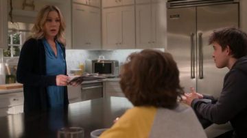 Blue Silk Blouse worn by Jen Harding (Christina Applegate) in Dead to Me Season 2 Episode 9