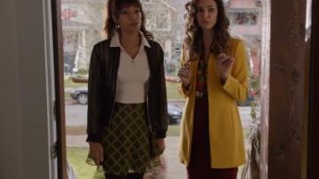 Manteau jaune porté par Zari Tomaz (Tala Ashe) dans DC Légendes de Demain Saison 5 Épisode 12