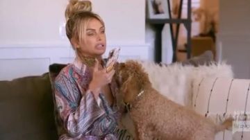Pur­ple Pais­ley Print Blaz­er worn by Lala Kent in Vanderpump Rules Season 8 Episode 19