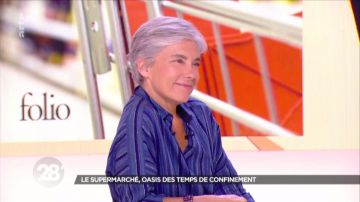 The shirt right, wire lurex on a striped print of Élisabeth Quin in 28 minutes the 27.04.2020