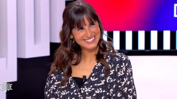 The top short floral and stripes Emilie Papathéodorou in Click the 12.05.2020