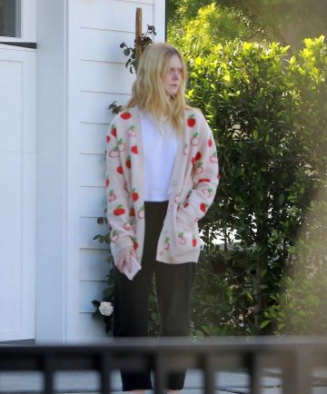 Gucci Apple Impression Knit Cardigan de Elle Fanning sur l'Instagram account @ellefanning 13 Mai 2020