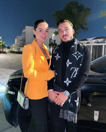 La veste blazer orange de Jazz Correia sur son compte Instagram @jazztvshow