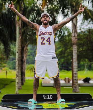 La camiseta de los Lakers que lució Neymar en su cuenta de Instagram @neymarjr