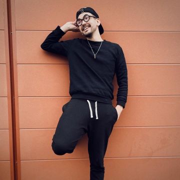 The black sweater worn by Joyca on his account Instagram @joyca 