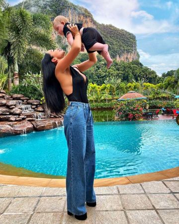 Le body noir décolleté plongeant de Jazz Correia sur son compte Instagram @jazztvshow